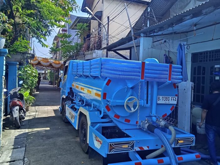 sedot wc di kebun sirih