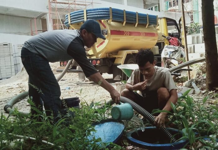 sedot lumpur jakarta