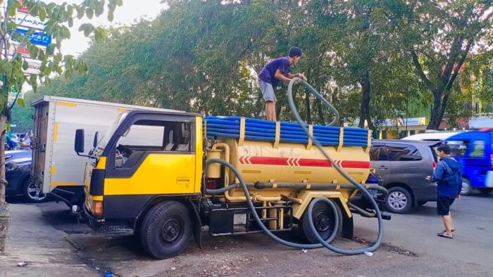 spesialis sedot lumpur limbah dan lemak resto Jakarta