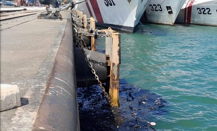 penyedotan limbah dan kotoran kawasan pelabuhan