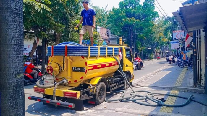 sedot wc dan limbah kotoran gudang