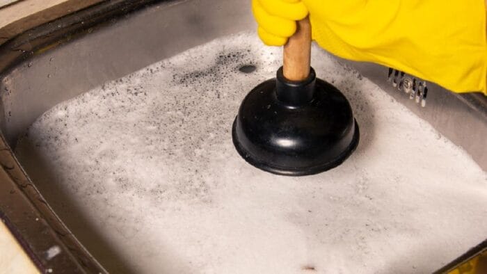 Solusi Pelancaran Saluran Air Tersumbat