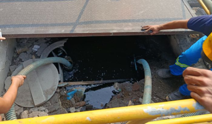 sedot dan tampung oli limbah b3 dari kapal